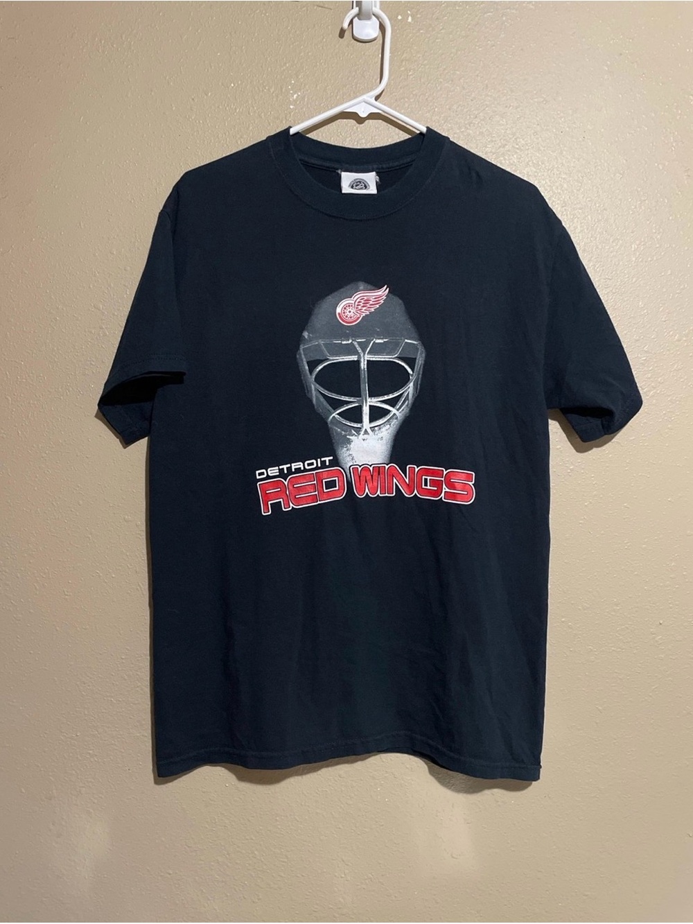 Vintage NHL Detroit Red Wings Hockey Goalie Graphic Black T-Shirt Adult M